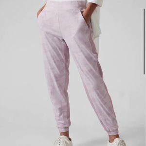 Athleta Brooklyn Lined Camo Jogger